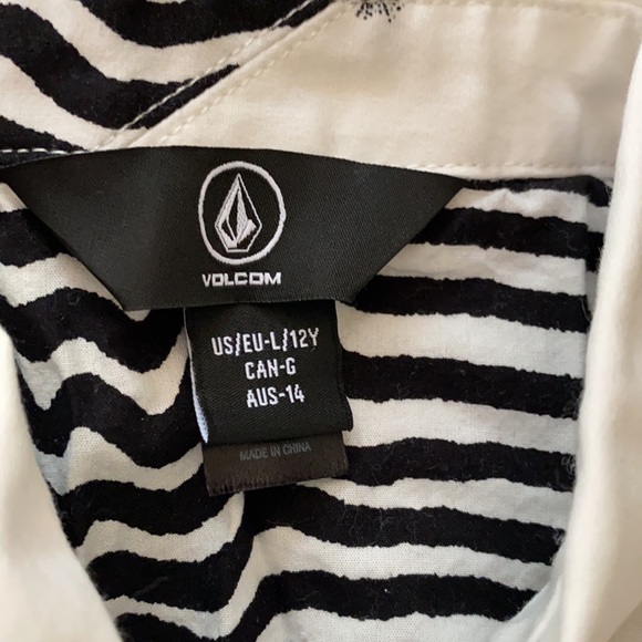 Two Volcom button down cotton shirt ( size 12) - Picture 3 of 8